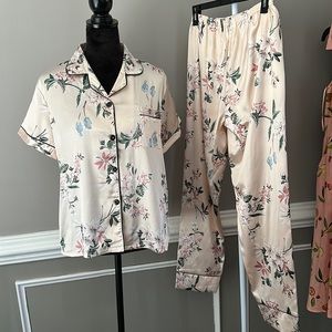 Floral Satin long sleeves with long pants Pajama set 🌸🌷NWOT